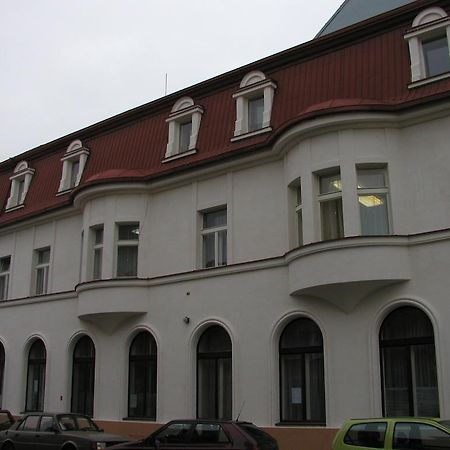 Hotel Mrazek Pardubice Bagian luar foto