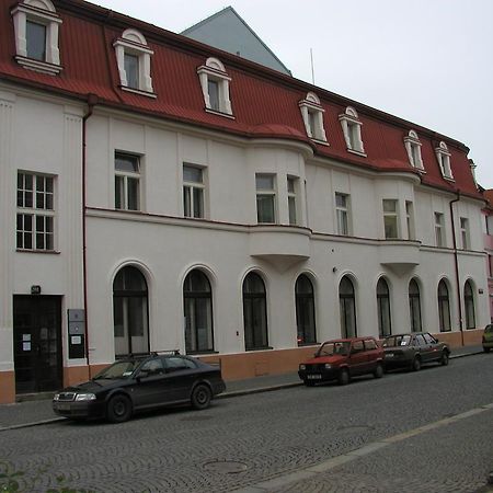Hotel Mrazek Pardubice Bagian luar foto