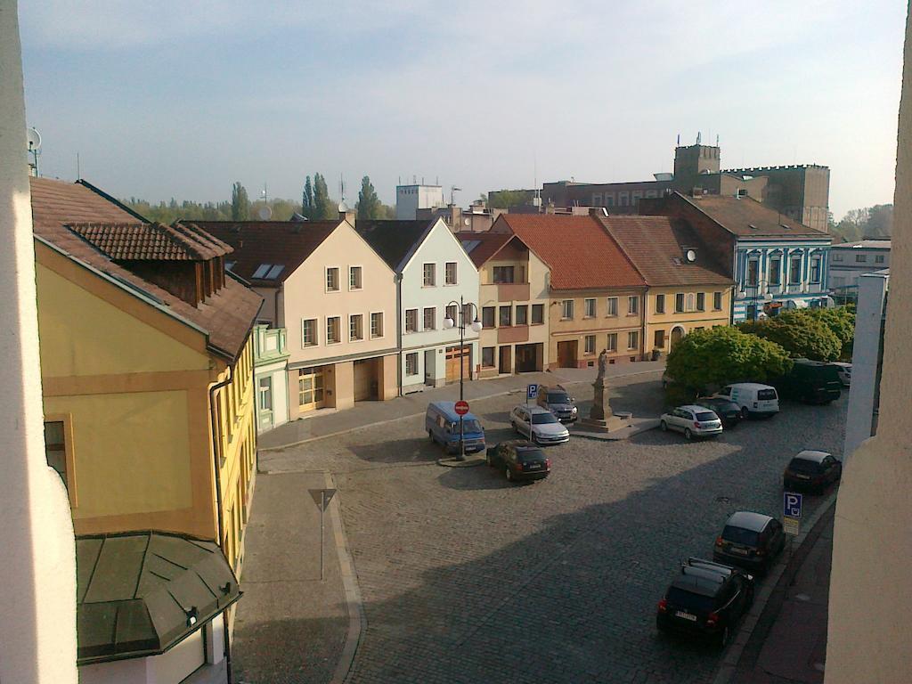Hotel Mrazek Pardubice Bagian luar foto