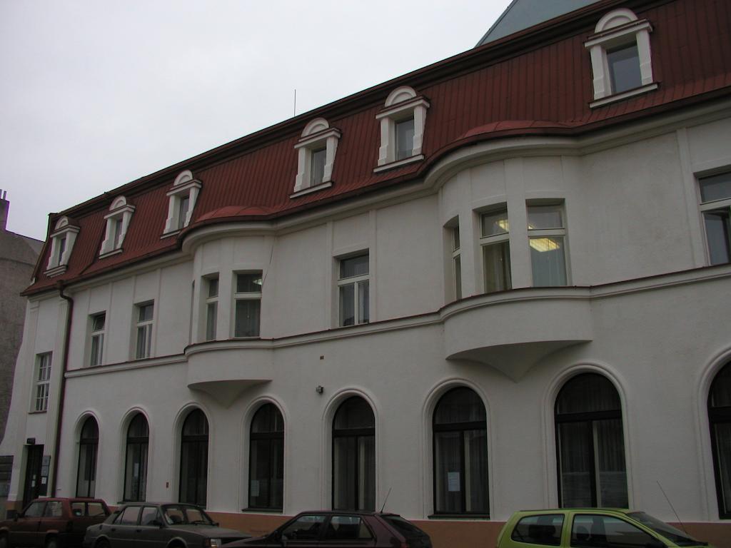 Hotel Mrazek Pardubice Bagian luar foto
