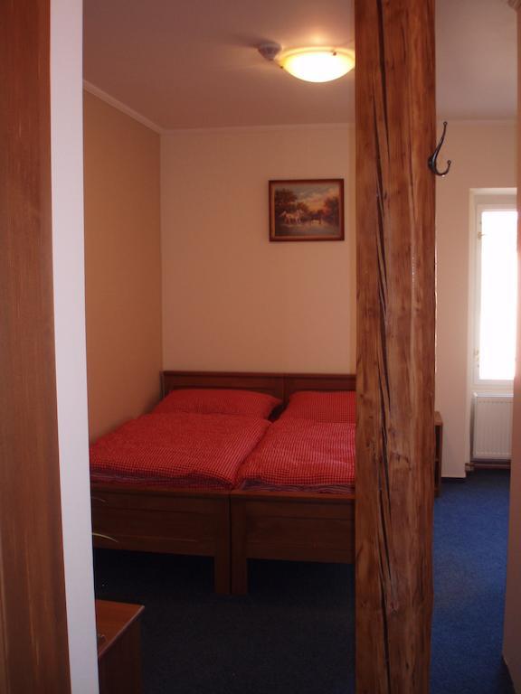 Hotel Mrazek Pardubice Ruang foto