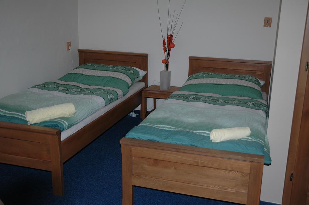 Hotel Mrazek Pardubice Ruang foto