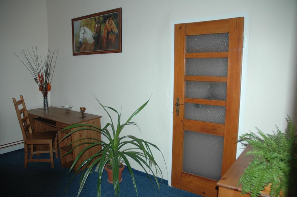 Hotel Mrazek Pardubice Ruang foto