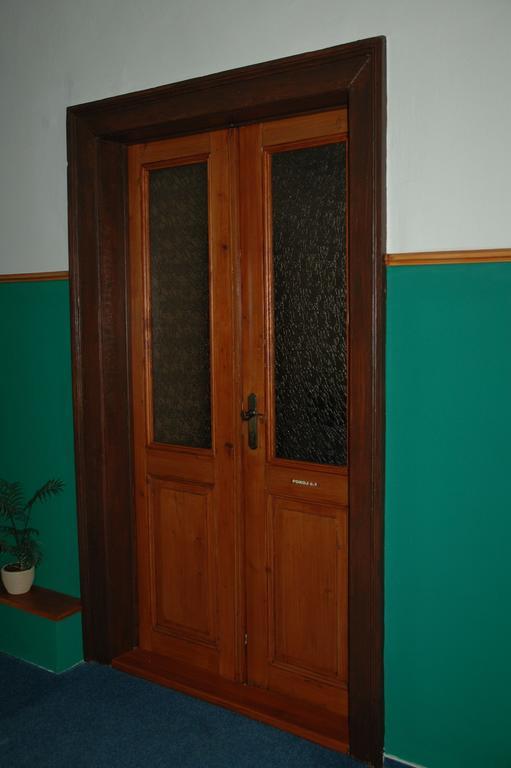Hotel Mrazek Pardubice Bagian luar foto