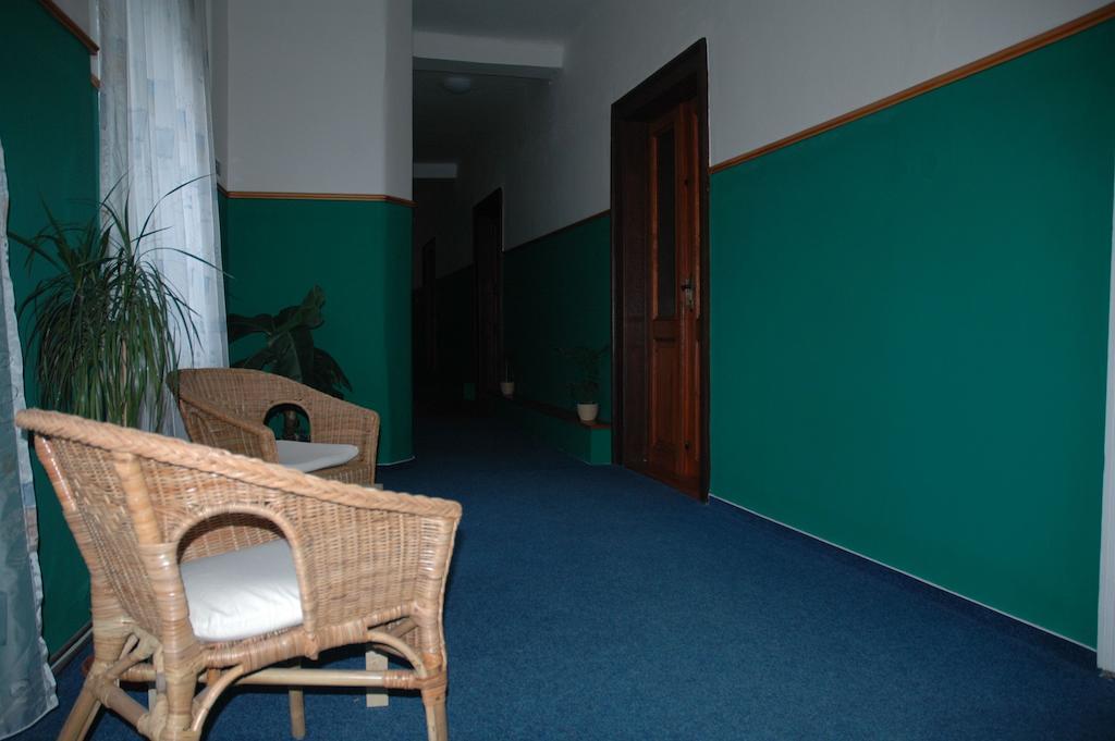 Hotel Mrazek Pardubice Bagian luar foto